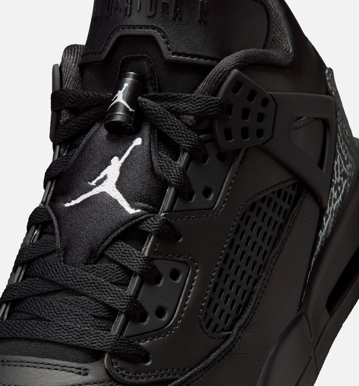 Spizike Low Men's Basketball Shoe – Black/Metallic Silver
