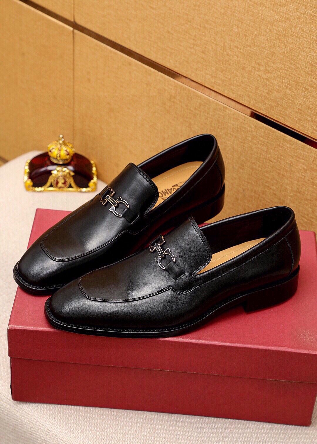 Ferragamo Leather Hardware Loafers